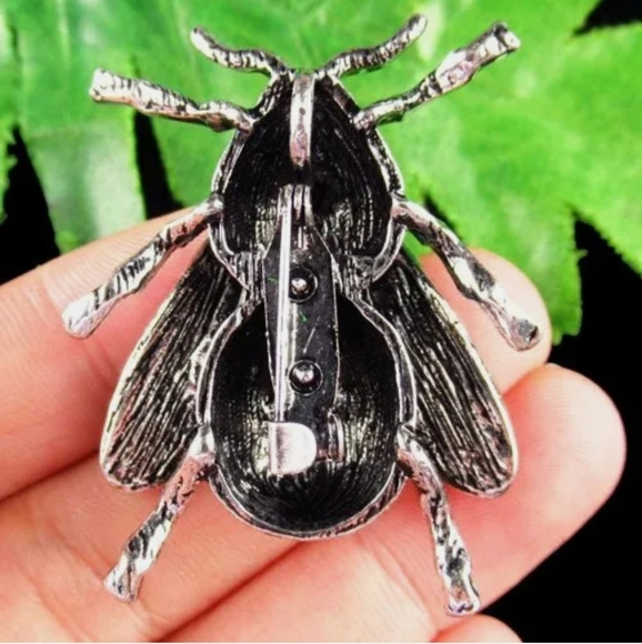 New Wrapped Carved Abalone Shell Bee Pin / Brooch. - Picture 2 of 2